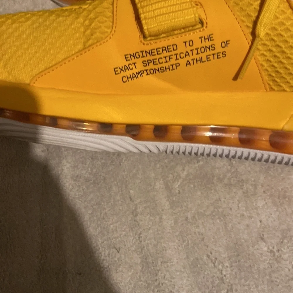 MEN'S NIKE AIRMAX 2  YELLOW BASKETBALL SHOES​​​ - Picture 4 of 7